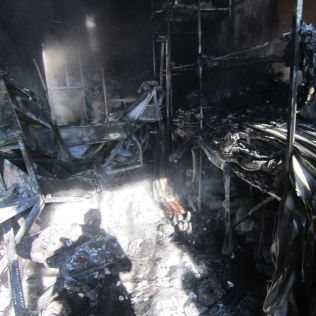 آتش نشانی نیشابور - آتش سوزی مغازه لوله فروشی