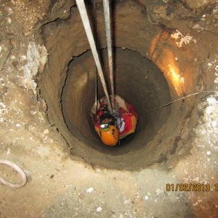 آتش نشانی نیشابور - نجات مصدوم از داخل چاه