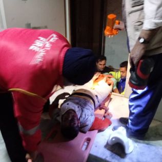 آتش نشانی نیشابور - سقوط کودک 7 ساله از طبقه چهارم به داخل چاله آسانسور