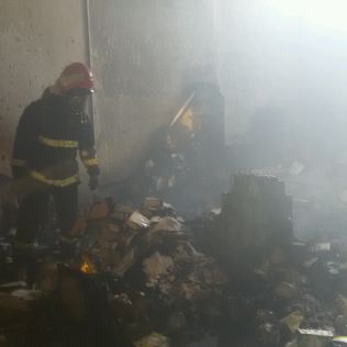 آتش نشانی نیشابور - آتش سوزی در انبار مواد غذایی