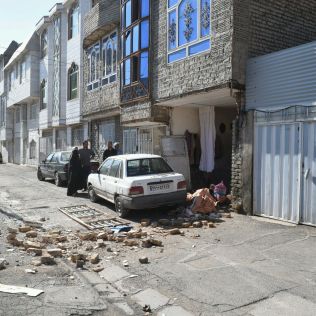 آتش نشانی نیشابور - انفجار گاز در پارکینگ منزل مسکونی