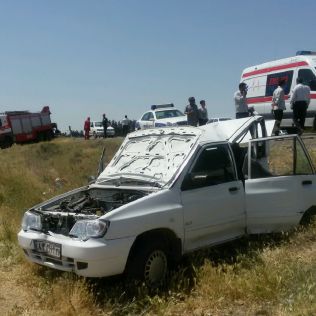 آتش نشانی نیشابور - برخورد خودرو پژو با پراید دو مصدوم داشت