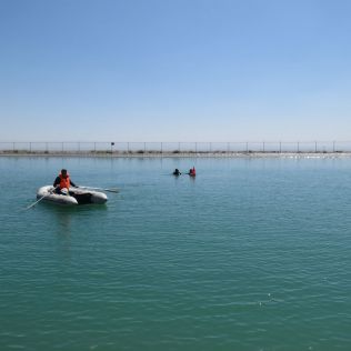 آتش نشانی نیشابور - برگزاری مانور آموزشی غواصی نجاتگران آتش نشان