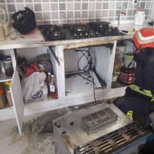 آتش نشانی نیشابور - اتصال برق موجب آتش سوزی شد