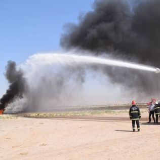 آتش نشانی نیشابور - مانور اطفای حریق مایعات قابل اشتعال و تست خودروی فوماتیک با مشارکت 3 ایستگاه
