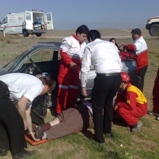 آتش نشانی نیشابور - خواب آلودگی راننده پراید حادثه ساز شد