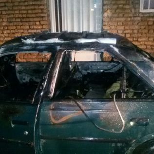 آتش نشانی نیشابور - اتصال سیم کشی خودرو موجب آتش سوزی شد