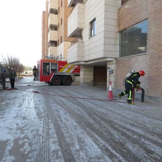 آتش نشانی نیشابور - مانور اعلام ساعت صفر حریق و نجات در ساختمان های مسکونی فولاد