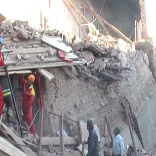 آتش نشانی نیشابور - گودبرداری غیر اصولی باعث آوار و مرگ یک نفر شد