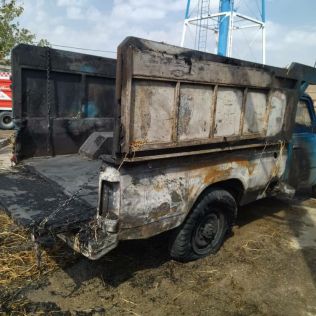 آتش نشانی نیشابور - حریق خودرو نیسان و کامیون حمل پرس و خوراک دام در روستای شادمیانه