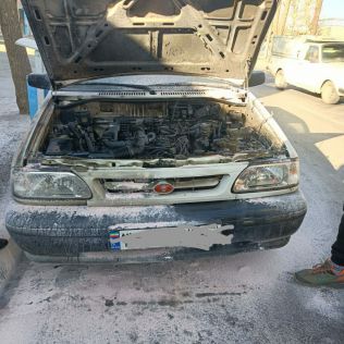 آتش نشانی نیشابور - هوشیاری آتش نشانان از بروز حریق خودرو پراید جلوگیری کرد 