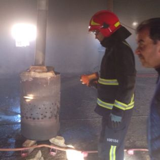 آتش نشانی نیشابور -  حریق مرغداری توسط آتش نشانان خاموش شد