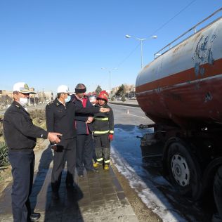 آتش نشانی نیشابور - تریلر بنزین آماده اشتعال 