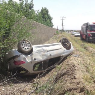 آتش نشانی نیشابور - واژگونی پژو 206