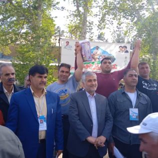 آتش نشانی نیشابور - محمد حسن حاجی آبادی به مقام نایب قهرمانی مسابقات کشتی با چوخه استان دست یافت پهلوان آتش نشان محمد حس