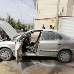 آتش نشانی نیشابور - خودروی سمند در اثر اتصال در سیم کشی خودرو دچار آتش سوزی شد.