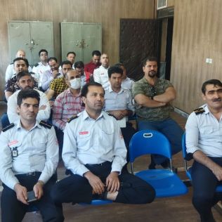 آتش نشانی نیشابور - کلاس تغذیه و رژیم غذایی واصلاح‌ الگوی مصرف نمک  باحضور آتش نشانان واستاد محمدرضا محمودیه
