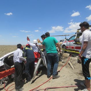آتش نشانی نیشابور - مرگ یک نفر در اثر تصادف خودرو سواری با گاردریل 