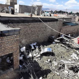 آتش نشانی نیشابور - آوار سقف ساختمان در دست ساخت سه مصدوم برجای گذاشت 