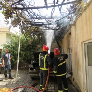 آتش نشانی نیشابور - استفاده از گاز LPG برای پر کردن سیلندر خودرو سواری حادثه ساز شد