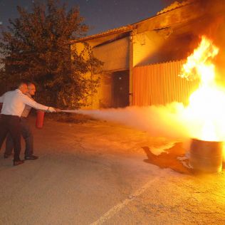 آتش نشانی نیشابور - دومین دوره آموزش رااننده همیار آتش نشان برگزار شد 