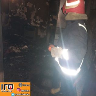 آتش نشانی نیشابور - یک منزل مسکونی در میان شعله های آتش سوخت 