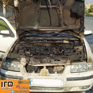 آتش نشانی نیشابور - آتش سوزی خودرو سمند توسط آتش نشانان مهار شد