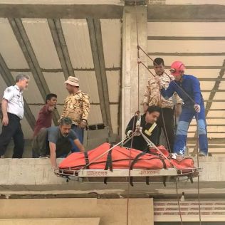 آتش نشانی نیشابور - سقوط کارگر ساختمانی از ارتفاع موجب آسیب دیدگی شدید وی شد