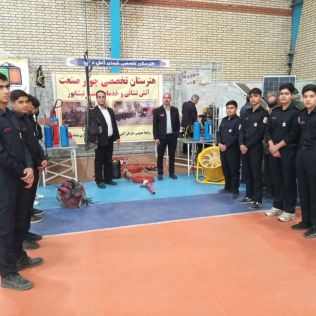 آتش نشانی نیشابور - حضور فعال اولین هنرستان تخصصی جوار صنعت آتش نشانی در نمایشگاه هفته پژوهش 