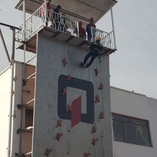 آتش نشانی نیشابور - اجرای عملیات صعود و فرود توسط نجاتگران ایستگاه شهید صدیقی آتش نشانی نیشابور