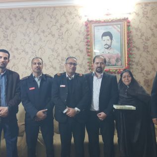 آتش نشانی نیشابور - دیدار سرپرست و مدیران آتش نشانی با خانواده شهدای دفاع مقدس به مناسبت دهه مبارک فجر