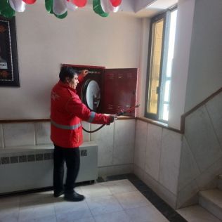آتش نشانی نیشابور - بازدید ایمنی کارشناسان آتش نشانی از ساختمان فرمانداری نیشابور