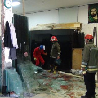 آتش نشانی نیشابور - فرو ریختن جامهای شیشه بر روی کارگران شیشه بری