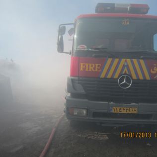 آتش نشانی نیشابور - نشت بنزین خودرو پیکان باعث آتش سوزی در داخل پارکینگ شد