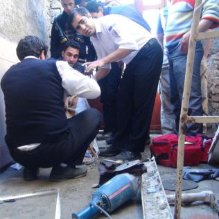 آتش نشانی نیشابور - رعایت نکردن اصول ایمنی در استفاده از فرز دستی حادثه ساز شد آتش نشانی نیشابور - رعایت نکردن اصول ایمنی در استفاده از فرز دستی حادثه ساز شد