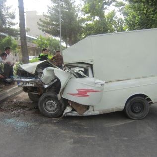 آتش نشانی نیشابور - برخورد وانت پیکان با درخت