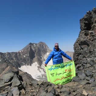 آتش نشانی نیشابور - صعود آتش نشانان نیشابوری به قلل منطقه تخت سلیمان