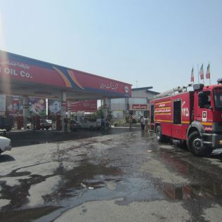 آتش نشانی نیشابور - نشتی بنزین در پمپ بنزین