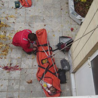آتش نشانی نیشابور - سقوط کارگر ساختمانی از طبقه سوم