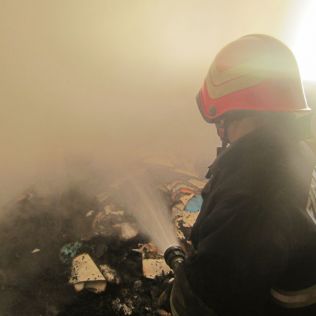 آتش نشانی نیشابور - آتش سوزی در انبار یک مدرسه