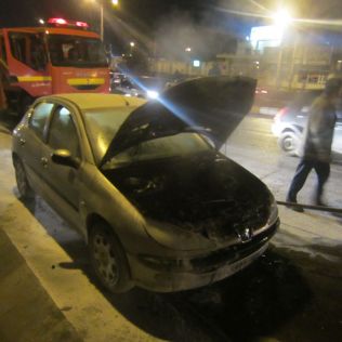 آتش نشانی نیشابور - آتش سوزی خودرو 206