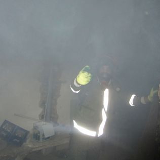 آتش نشانی نیشابور - آتش سوزی منزل مسکونی به سرعت توسط آتش نشانان مهار شد