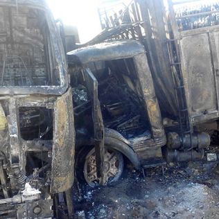 آتش نشانی نیشابور - تصادف کامیون و تریلر موجب آتش سوزی شد