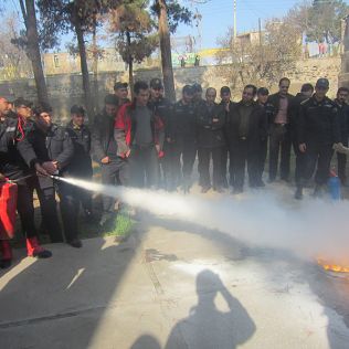 آتش نشانی نیشابور - کلاس آموزش ایمنی و آتش نشانی در محل زندان نیشابور برگزار شد.