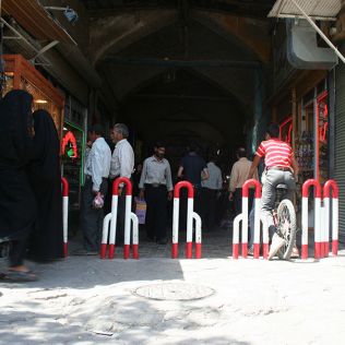 آتش نشانی نیشابور - بازدید بیش از 100 واحد کسبی در مراکز تجمعی و بازار نیشابور