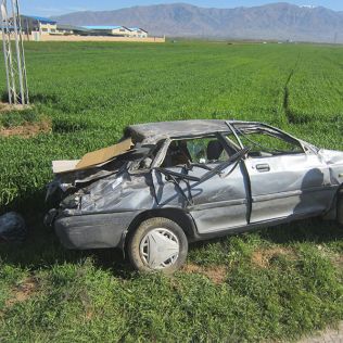 آتش نشانی نیشابور - واژگون شدن خودرو پراید دو مصدوم بر جای گذاشت