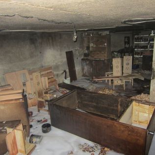 آتش نشانی نیشابور - انفجار در زیرزمین یک کارگاه نقاشی چوب دو مصدوم بر جای گذاشت