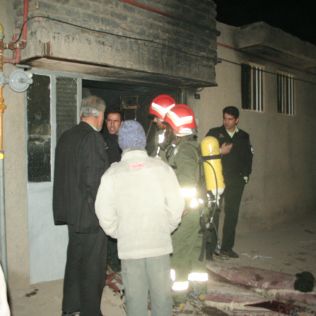 آتش نشانی نیشابور - اتصال در ترانس کاهنده برق درباز کن باعث آتش سوزی شد