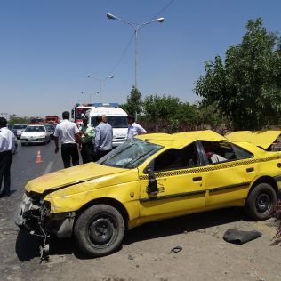 آتش نشانی نیشابور - انحراف به چپ خودرو پژو 405 حادثه ساز شد