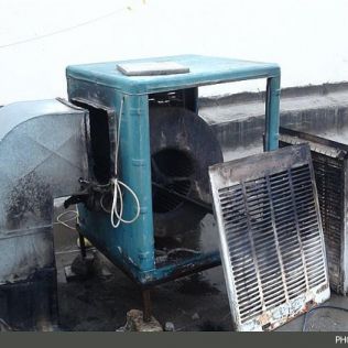 آتش نشانی نیشابور - بی احتیاطی جوشکار کولر را به کام آتش کشید.